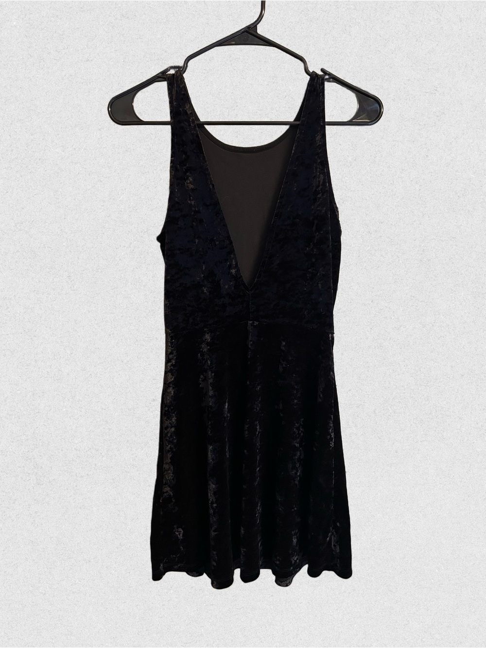 Black Velvet V-Neck Sleeveless Dress